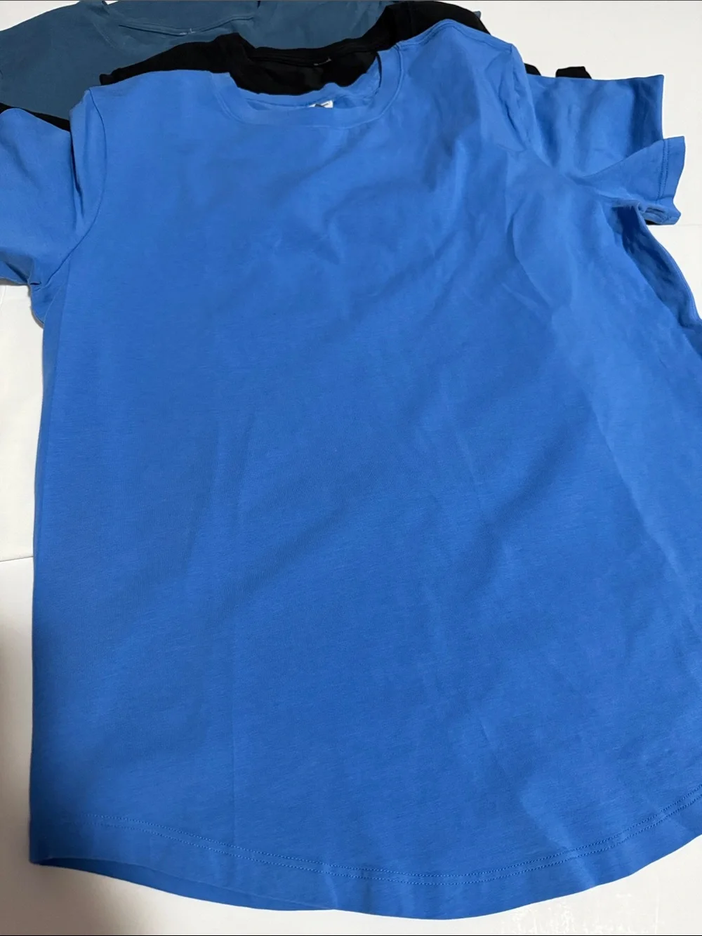 Lululemon t shirt lot 4 size 6